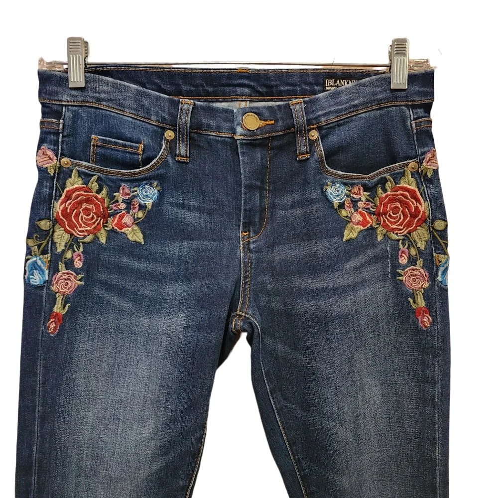 Blank NYC Dark Wash Floral Embroidered Busted Knee Skinny Leg Jeans Size 28 - Picture 6 of 11